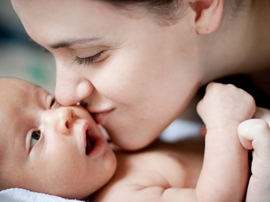 Cảnh báo dịch viêm hô hấp do RSV - Đừng “hôn trẻ”