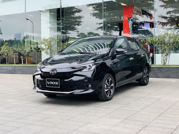 gia-xe-toyota-vios-2023-vg-den