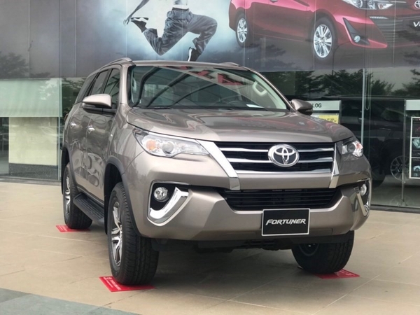 gia-xe-toyota-fortuner-may-dau-2-4at-4x2-2019