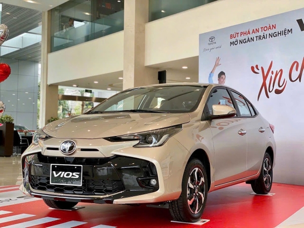 gia-xe-toyota-vios-2023-vg-nau-vang