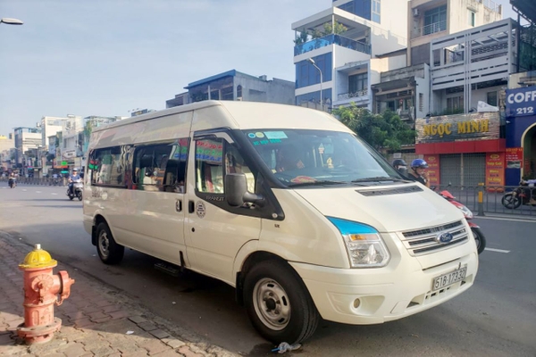 XE RƯỚC HỌ 16 CHỖ (FORD TRANSIT)