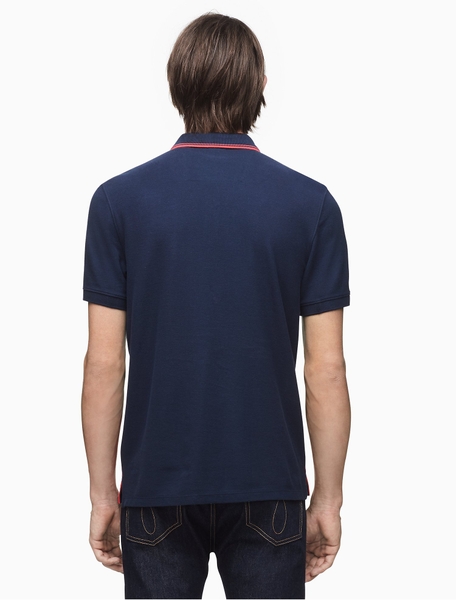Áo thun nam calvin klein xanh đen phối đỏ dưới with logo