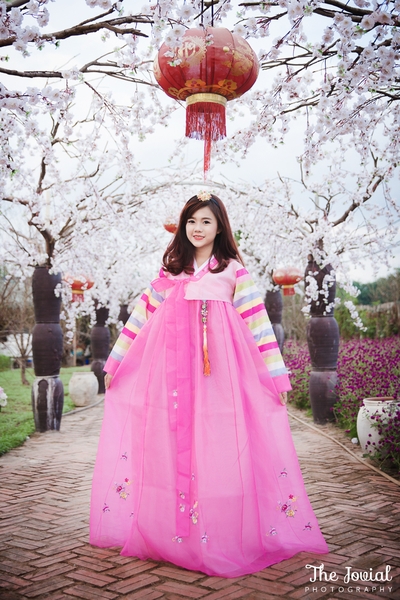 Hanbok nữ màu hồng cánh sen