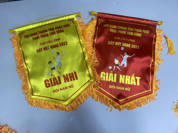 Nên dùng cờ lưu niệm thay vì quà tặng thông thường ở những dịp nào?