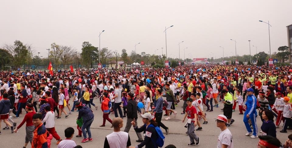 Giải chạy Edurun 2016 với 10.000 người tham dự tại Vinhomes Riverside