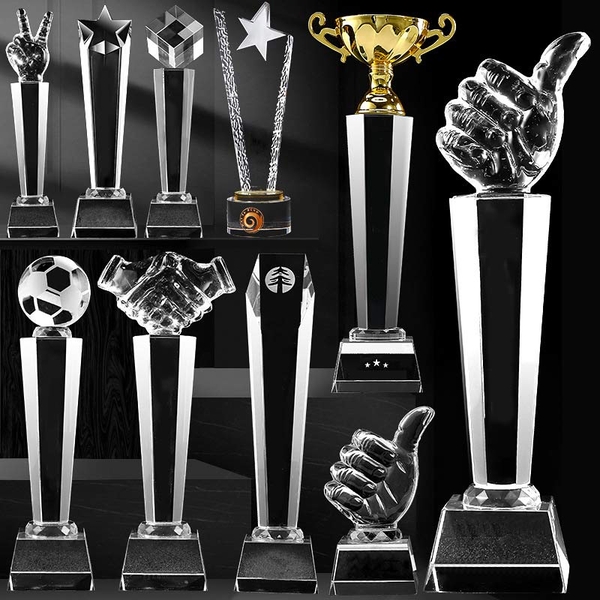 Tổng hợp những lý do nên chọn cúp lưu niệm pha lê làm quà tặng sự kiện