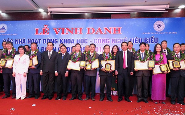 Lễ vinh danh 20 nhà hoạt động KH _CN tiêu biểu Đà Nẵng (1997 - 2017)