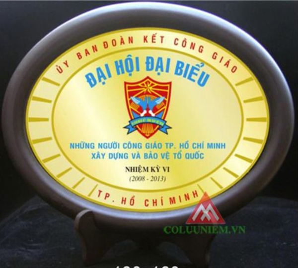 Những điều bạn cần biết khi đặt làm bảng vinh danh cho trường học