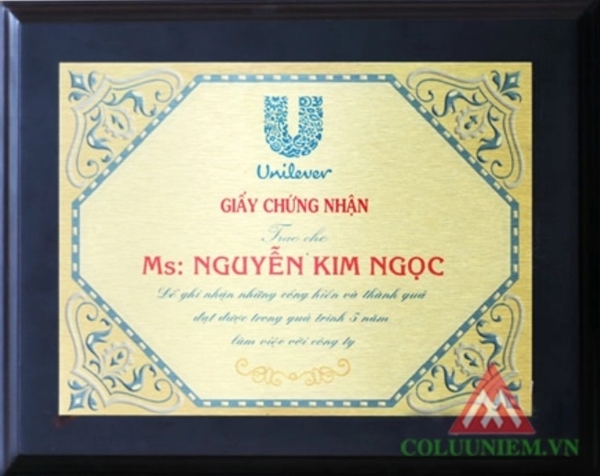 Tất tần tật những thông tin nên biết khi đặt làm bảng vinh danh
