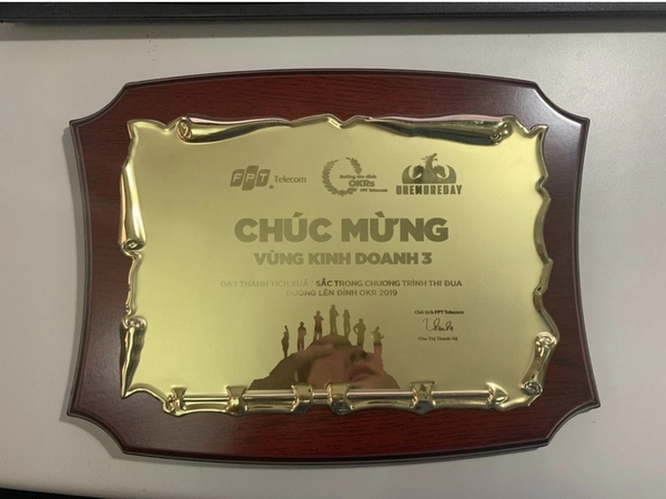 Vai trò và gợi ý những mẫu bảng vinh danh cho nhân viên có thành tích cao