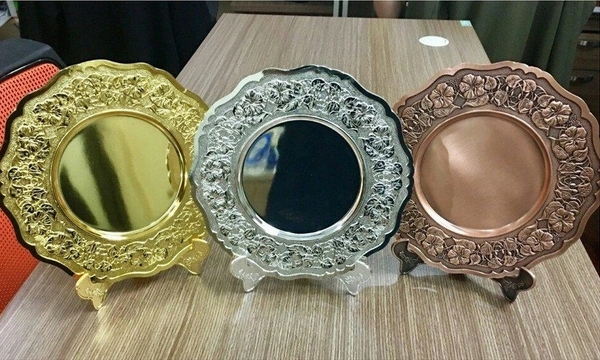 Tất cả những điều bạn cần biết khi đặt làm bảng vinh danh