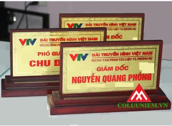 Đặt làm biển chức danh để bàn nhất định phải biết những điều này