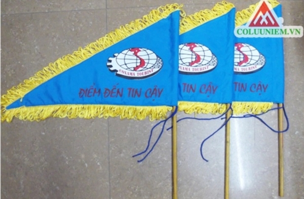Những thông tin bạn nên biết khi đặt mua cờ dẫn đoàn
