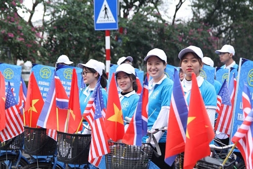 Những điều cần biết khi đặt in cờ cắm xe diễu hành