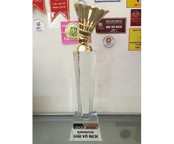 Địa chỉ bán cúp cầu lông giá rẻ tại Hà Nội