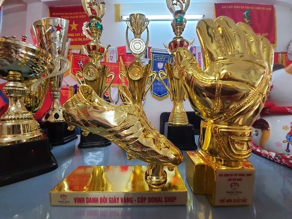 Địa chỉ bán cúp bóng đá giá rẻ tại Hà Nội
