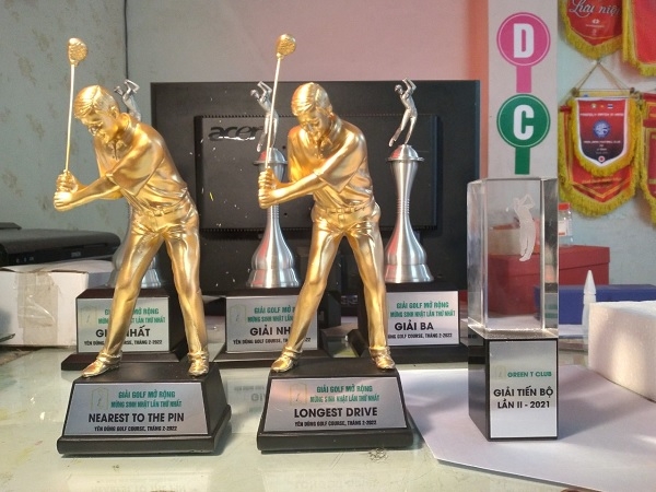 Những điều cần biết khi mua cup golf hình người