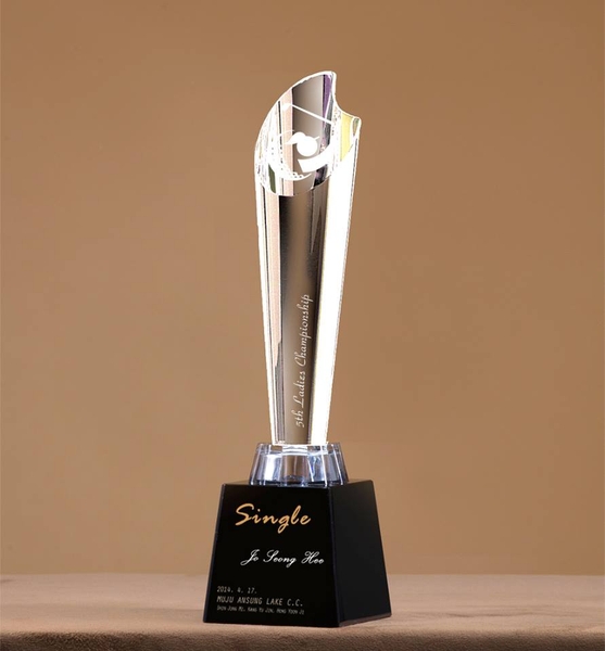 Cúp golf nghệ thuật tinh xảo từ Minh Á