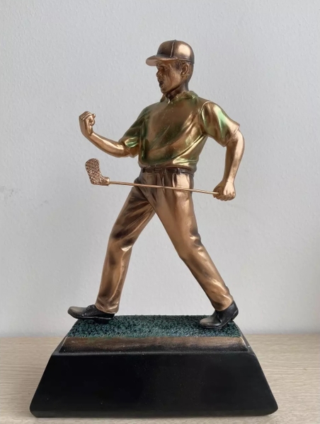 Kinh nghiệp lựa chọn cúp nghệ thuật hình người đánh Golf