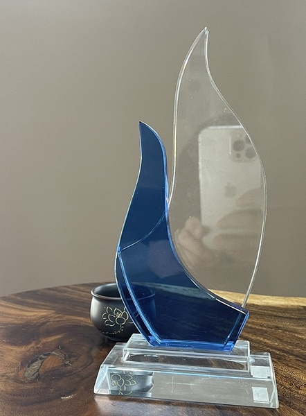 Những nguyên tắc để chọn cúp tri ân đối tác doanh nghiệp tinh tế, sang trọng