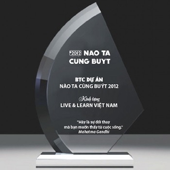 Địa chỉ chế tác cúp pha lê kỷ niệm chương chất lượng tại Hà Nội