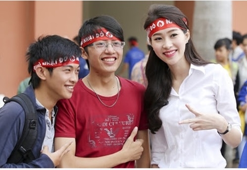 Đặt in băng rôn đội đầu, cổ vũ ở đâu?