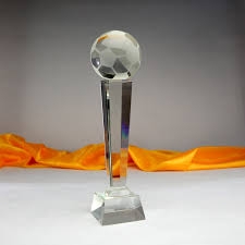 Đặt mua cúp pha lê ở đâu uy tín?