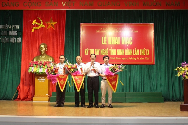 Địa chỉ nhận in cờ lưu niệm uy tín tại Hà Nội