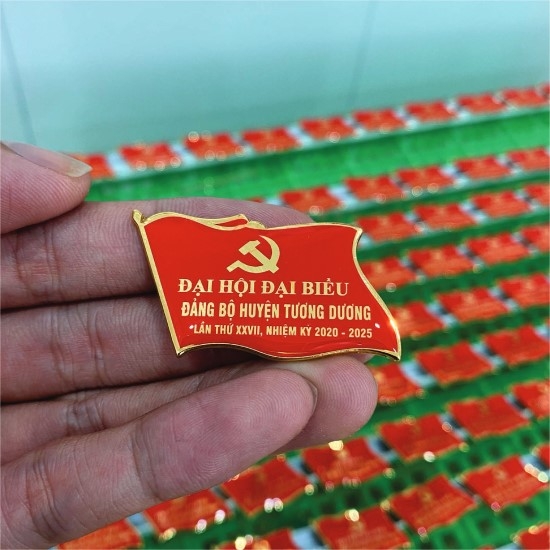 Những điều không phải ai cũng biết về huy hiệu đảng