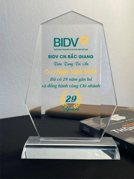 Những điều cần biết khi mua kỷ niệm chương cao cấp