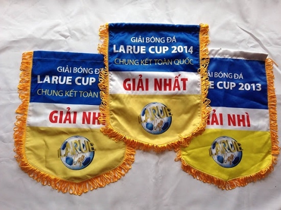Kinh nghiệm in và lựa chọn mẫu cờ lưu niệm phù hợp nhất