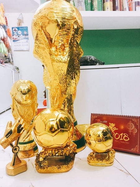 Nên đặt mua cúp bóng đá ở đâu? 