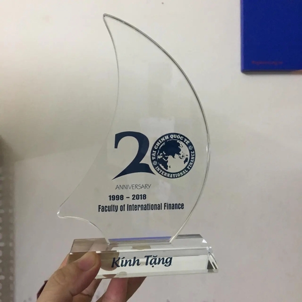 Gợi ý các món quà lưu niệm công ty có in logo độc đáo