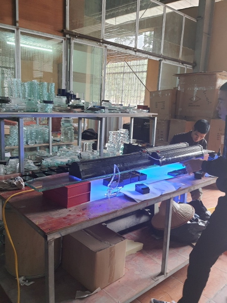Xưởng khắc pha lê tại Hà Nội