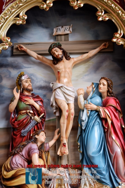 ĐÀNG THÁNH GÁ BÊN TRONG  NHÀ THỜ