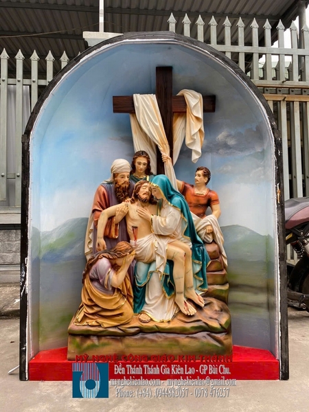 ĐÀNG THÁNH GÁ BÊN TRONG  NHÀ THỜ