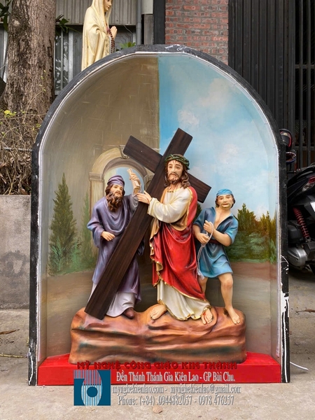 ĐÀNG THÁNH GÁ BÊN TRONG  NHÀ THỜ