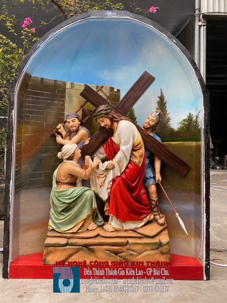 ĐÀNG THÁNH GÁ BÊN TRONG  NHÀ THỜ