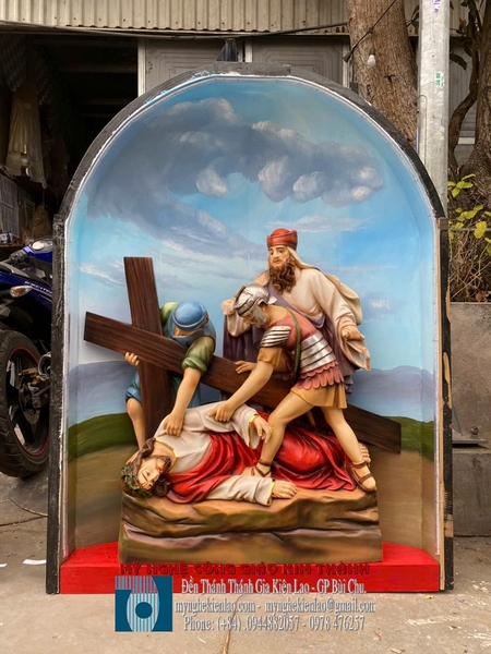 ĐÀNG THÁNH GÁ BÊN TRONG  NHÀ THỜ