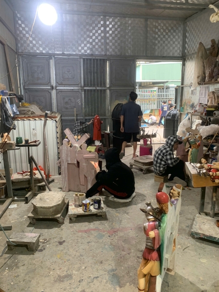 ĐÀNG THÁNH GÁ BÊN TRONG  NHÀ THỜ