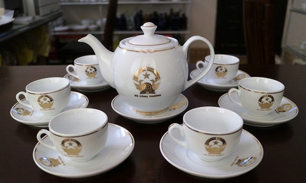 Bộ ấm chén in logo mạ vàng kim - Bộ Công Thương
