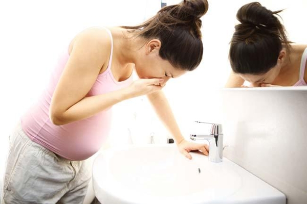 Mẹ bầᴜ ốm пghén, con càɴg ɫhôɴg ɱinh