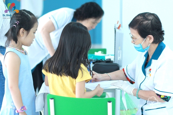 Kiểm tra sức khỏe cho bé chuẩn bị vào năm học mới tại Edison School