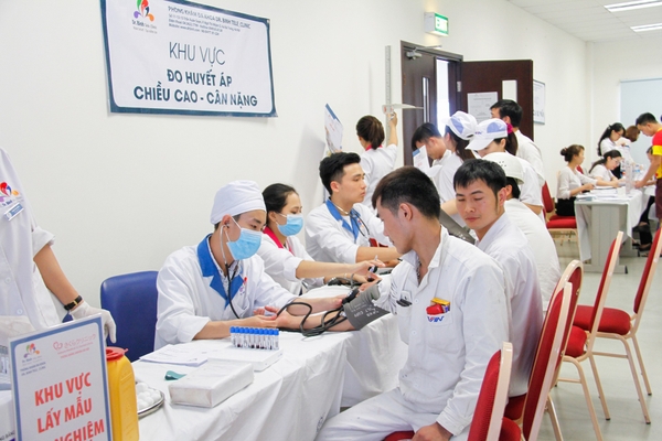 Gần 800 CBCNV Công ty SX Phanh Nissin đi khám SK định kỳ