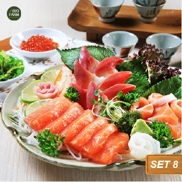 Sashimi 8 – Cá hồi, Sò đỏ, Trứng cá hồi, Salad rong biển
