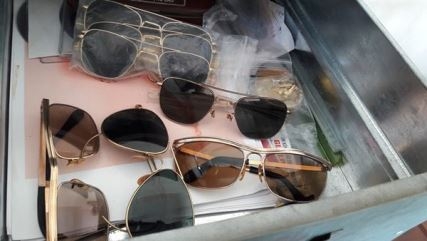 Kính thời trang mạ vàng 18K