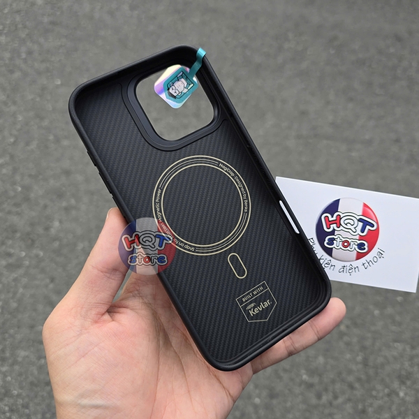Ốp lưng carbon Benks Montage ArmorPro Case IPhone 16 Pro Max / 16 Pro