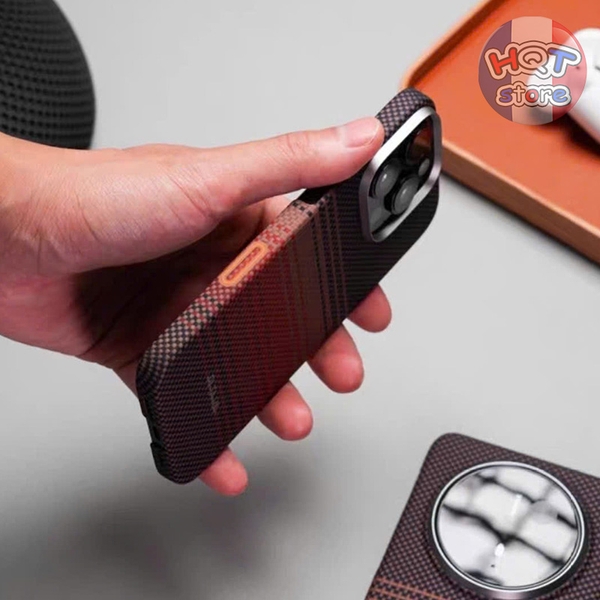 Ốp lưng sợi carbon PITAKA PitaTap cho iPhone 16 Pro Max (nút camera)