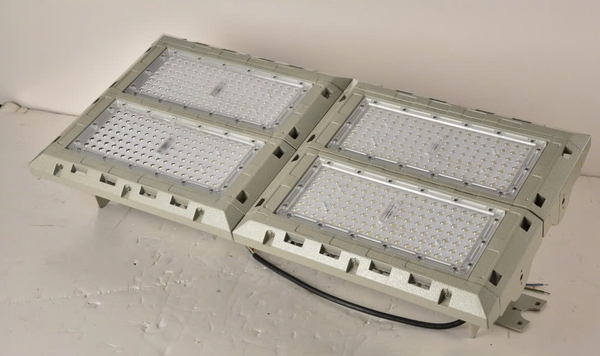 Đèn led chống cháy nổ 400w