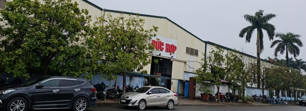 Khách hàng đến thăm quan công ty và nhà máy của công ty sản xuất thương mại Đức Hợp
